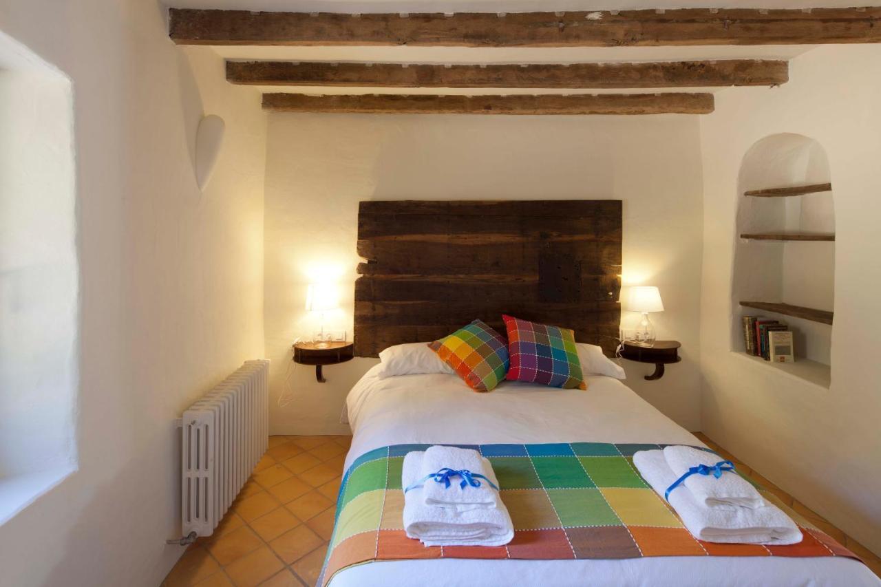 B&B La Rectoria De Sant Miquel De Pineda Sant Felíu de Pallarols Exteriör bild
